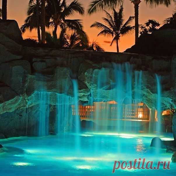 Ночной клуб на Гаваях.