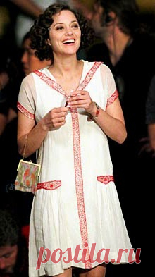 Fashion In Film: Midnight in Paris Dress UPDATE     This pattern image is from a handout created by Bridget Bradley-Scaife  for her course on making the One-Hour Frock, a simple 1920s dres...