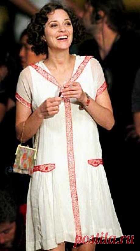 Fashion In Film: Midnight in Paris Dress UPDATE     This pattern image is from a handout created by Bridget Bradley-Scaife  for her course on making the One-Hour Frock, a simple 1920s dres...