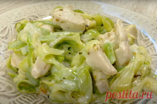 Спагетти из кабачков со сливочным соусом и куриным филе