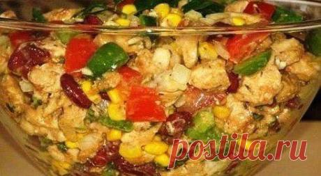 Салат с курицей и овощами