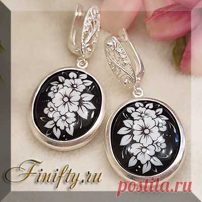 Серьги Романтика.
Ростовская финифть (горячая художественная эмаль).
Описание и цены по ссылке. 
https://finifty.ru/catalog/sergi-cat/sergi-vechernie-3
Скидка на украшения с финифтью 10% 
при покупке финифти на сумму от 5000 руб.

#нашафинифть #серьги #эмаль #финифть
