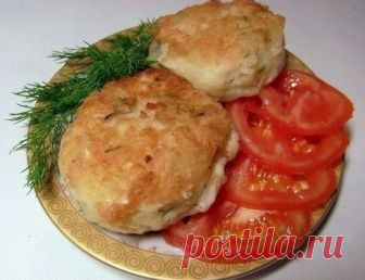 Зразы картофельные с курицей - У нас так Зразы картофельные с курицей Ингредиенты: 400-500 г курицы, 5-6 картофелин, 150 г сыра, укроп, соль, перец, приправы для курицы, 2 яйца для панировки, мука, подсолнечное масло для обжаривания....