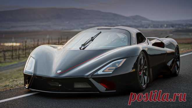 Долгострой SSC Tuatara предстал в серийном облике Дизайн Джейсона Кастриоты, который работал над проектами Maserati GranTurismo, Ferrari P4/5 Pininfarina или 599 GTB Fiorano, с момента появления концепта