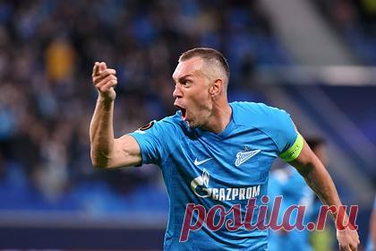 Семак оценил переход Дзюбы в турецкий клуб. Главный тренер петербургского «Зенита» Сергей Семак оценил переход бывшего нападающего команды Артема Дзюбы в турецкий «Адана Демирспор». Специалист поздравил футболиста с новым этапом карьеры. «Будем с удовольствием следить за игрой Артема, Ярослава [Ракицкого] и Магомеда [Оздоева] в Турции», — заявил Семак.