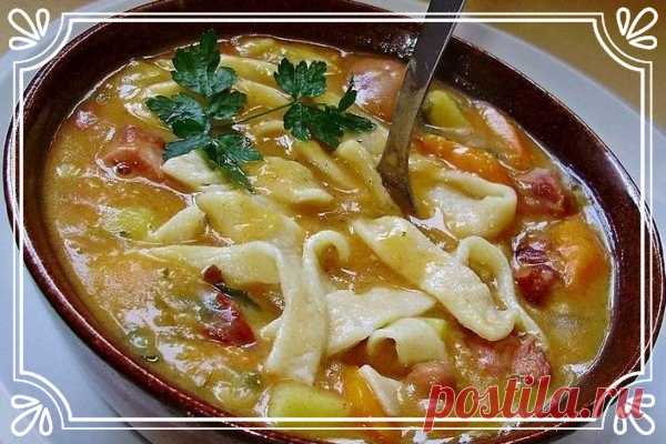 Фасолевый суп с колбасой и домашней лапшой 

Вкусный суп для ежедневного рациона. Изюминку рецепта – домашнюю лапшу, при желании можно заменить магазинской. Это значительно упростит и сократит время приготовления блюда. 

Ингредиенты: 
Показать полностью…