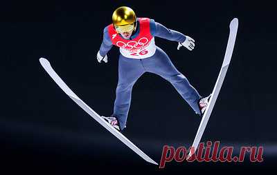 В FIS сообщили, что Климов больше не будет использовать перчатки с российским флагом. Прыгун с трамплина во время этапа Кубка мира помахал в камеру рукой, что в ряде стран восприняли как провокацию