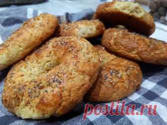 Кето рецептите на Мая Ароматни кето гевреци.
150 гр. Бадемово брашно
2 яйца + 1 за намазване
1/2 ч.ч. настъргана моцарела
5 с.л. сирене крема
1 с.л. набухвател
1ч.л. подправки( моите са средиземноморски)
1/2  ч.л. сух...