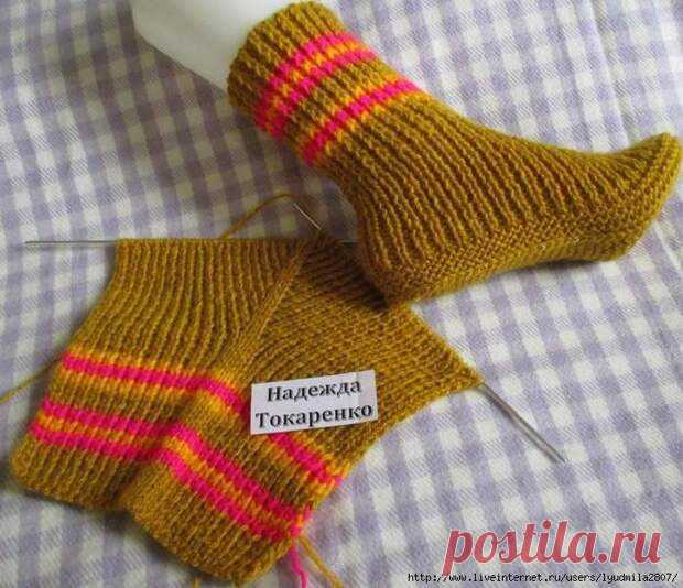 Оригинальные носочки на двух спицах 






Носочки вяжутся на двух спицах. Набрала 49 петель на спицы №3. Провязала 30 рядов резинкой 1 на 1. Нашла среднюю петлю (25-ая), отметила её цветной нитью. В каждом лицевом ряду из этой петли вы…