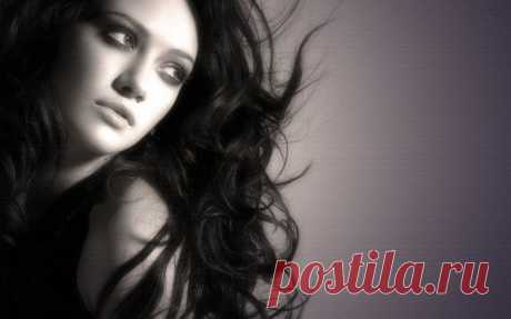 Не удивляйся, если вдруг…

Полюбит враг, изменит друг…

Не удивляйся тьме потерь…

В победы легкие не верь…

 

Не верь могуществу монет…

В них истины последней нет…

Не верь коварному уму…

Верь только сердцу своему…

 

И удивляйся силе той…

Что делает тебя живой…