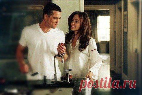 Лучшая вещь в жизни - это, когда тебя любит человек, который знает все твои недостатки, ошибки и слабости...и продолжает думать, что ты всё равно самая лучшая на свете...