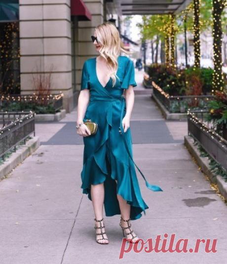 Платье которое должно быть у каждой модницы этим летом: 20 свежих идей для вашего гардероба Длинное платье будет выглядеть на вас не просто элегантно и изящно, но и придаст вам ощущение воздушности, свободы передвижения и комфорта. Такой вид платья позволит вам подчеркнуть свою фигуру, скрыв…