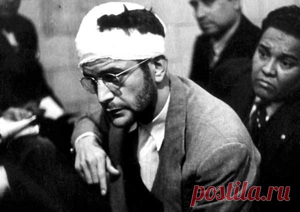 Заслуживал ли Рамон Меркадер звания Героя СССР? В этот день, 8 июня 1960 года, убийца Льва Троцкого Рамон Меркадер получает в Кремле звезду Героя Советского Союза. Агент советских органов госбезопасности просидел в мексиканской тюрьме 20 лет, после чего вышел на свободу и под другим именем (Рамон Иванович Лопес).