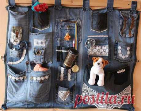 Что сделать из старых джинсов: органайзер на стену Что сделать из старых джинсов: органайзер на стенуНе спешите выбрасывать изношенные джинсы или кроить из них шорты. Деним может стать стильным аксессуаром для кухни, многоразовой сумкой или украшением интерьера.Для такого аксессуара понадобятся все части джинсов. В качестве основы...