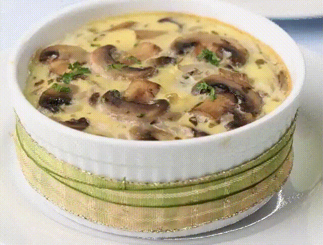 Вкусный грибной жюльен.