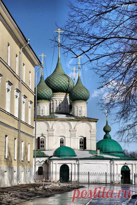 The Church of Spasa-na-Gorodu (The Saviour in the Hillfort). 1672. Yaroslavl'. Церковь Спаса-на-Городу. Ярославль. Yaroslavl',Yaroslavskaya Oblast, Russia by Peer.Gynt, via Flickr  | he Church of Spasa-na-Gorodu (The Saviour in the Hillfor…