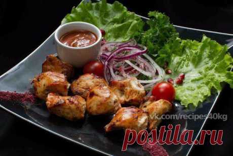 6 вкуснейших рецептов куриной грудки 
1. Чесночно-имбирная курица по-китайски 
Калорийность на 100грамм: 133Ккал
Ингредиенты:
• 1 килограмм куриных грудок 
• 1 ст. л. мелко нарезанного чеснока 
• 1 ст. л. мелко нарезанного имбиря 
• 1/2 стакана апельсинового сока 
• 1/2 стакана соевого соуса
Приготовление:
1.Поместите курицу в зип-пакет или в контейнер. Смешайте ингредиенты для маринада и и залейте курицу. 
2.Поставьте в холодильник на час(или на ночь). 
3.Обжарьте курицу ...