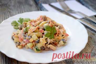 Рецепт: Крабовый салат с жареными грибами и огурцом на RussianFood.com