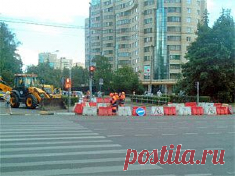 Зеленоград, новости: Из-за прорыва трубы перекрыта Яблоневая аллея.