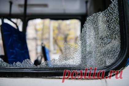 Автобус с десятками пассажиров опрокинулся на трассе в российском регионе
