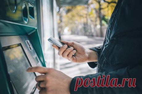 Перевел деньги, а они не дошли до адресата. Что делать? Денежные переводы не всегда доходят до адресата из-за технических сбоев в банке или ошибки при указании реквизитов получателя. Как вернуть средства, рассказывает АиФ.ru.