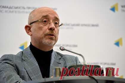 Нового министра обороны Украины заподозрили во лжи спустя сутки после назначения. Представитель самопровозглашенной Луганской народной республики (ЛНР) в политической подгруппе контактной группы по Донбассу Родион Мирошник заподозрил нового министра обороны Украины Алексея Резникова во лжи о том, что Киев не нарушал Минские договоренности, используя беспилотные летательные аппараты в Донбассе.