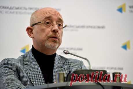 Нового министра обороны Украины заподозрили во лжи спустя сутки после назначения. Представитель самопровозглашенной Луганской народной республики (ЛНР) в политической подгруппе контактной группы по Донбассу Родион Мирошник заподозрил нового министра обороны Украины Алексея Резникова во лжи о том, что Киев не нарушал Минские договоренности, используя беспилотные летательные аппараты в Донбассе.