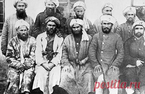 В советской историографии басмачество рассматривалось исключительно как движение против советской власти в Средней Азии. Учёные независимых государств, ранее входивших в состав СССР, сейчас пытаются представить басмачей как героев