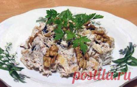 ​Салат с курицей и черносливом