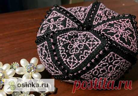 Вышивка в разных техниках игольниц, маячков для ножниц (из интернета)