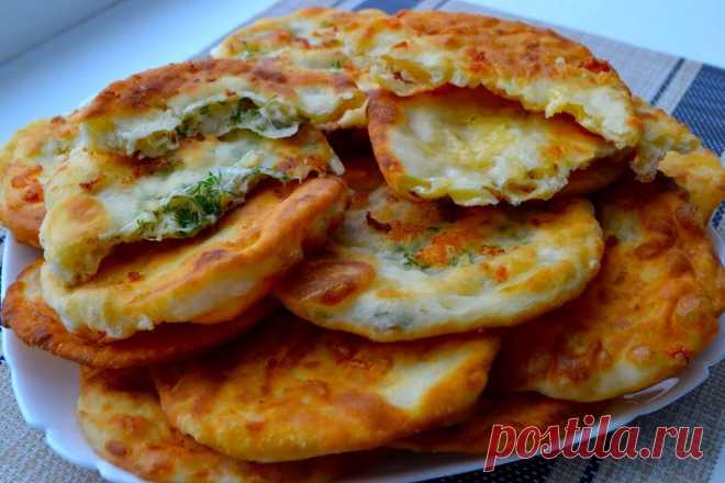 Моему рецепту уже много лет, а я по-прежнему не перестаю готовить эти вкуснейшие лепешки | Елена... Сегодня хочу поделиться с вами рецептом лепешек, которые пекутся буквально за считанные минуты, а съедаются ещё быстрее.