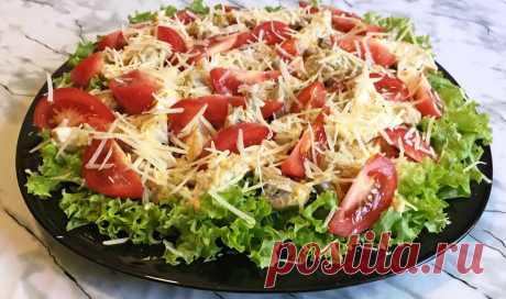 Салат «Цыпочка» - красивый, яркий и очень вкусный! Попробуйте, готовить будете все время Легкий, красивый салат из куриного мяса, помидор, сыра и шампиньонов. Для приготовления...