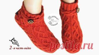 Тапочки следки с ромбами связаны спицами.