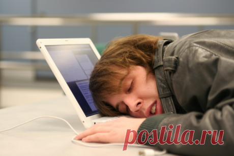 Тише едешь — дальше будешь.Настроились кардинально изменить свою жизнь со следующего понедельника? Не торопитесь. Рекомендуем тактику маленьких шагов. Лучше немного приближаться к цели каждый день, чем сразу выложиться по полной и заработать нервное (или физическое) истощение. Вот две ошибки, которые совершают люди в погоне за своими мечтами:Работают до изнеможения. Ставят невыполнимые задачи. Или идеально, или никак. Перфекционизм — далеко не лучший союзник. Перфекционист...