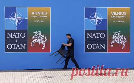 Politico узнала о смене позиций США и Германии по членству Украины в НАТО. США и Германия выступали за отсрочку приглашения Украины в НАТО, опасаясь реакции на это России. Их позиция «несколько смягчилась», рассказали собеседники Politico. Тем не менее, мнения по этому вопросу в альянсе разделяются