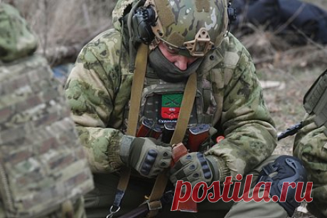 Арсенал оружия и припасов нашли на бывших позициях украинских формирований в ЛНР. В Славяносербском районе Луганской народной республики (ЛНР) сотрудники полиции и Росгвардии обнаружили на бывших позициях Вооруженного формирования Украины (ВФУ) крупный арсенал оружия и боеприпасов. Склад оружия нашли неподалеку от села Трехизбенка. Проводится проверка.