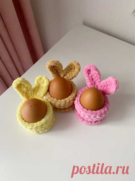 PDF Пасхальный декор крючком. FREE crochet pattern; Аmigurumi toy patterns. Амигуруми схемы и описания на русском. Вязаные игрушки и поделки своими руками #amimore - плюшевые корзинки для яиц на Пасху, пасхальный декор из плюшевой пряжи, маленькие украшения.