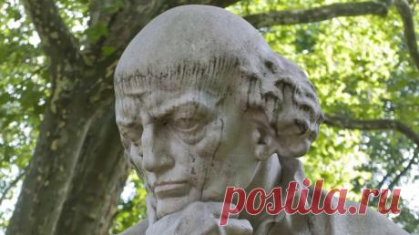 Кем был таинственный Парацельс? 24 сентября 1541 года в Зальцбурге на 48-м году жизни скончался один из самых известных и таинственных ученых XVI века, известный в научных и медицинских кругах под именем Парацельс. Похоронили его с подобающими почестями, так как определенный капитал, заработанный успешной врачебной практикой, у...