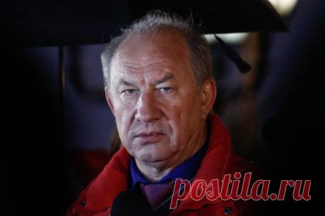 Суд запретил депутату Рашкину охотиться и выходить из дома ночью. Басманный суд запретил подозреваемому в убийстве лося на незаконной охоте депутату Государственной Думы от КПРФ Валерию Рашкину охотиться, общаться со свидетелями и выходить из дома ночью. «Суд удовлетворил ходатайство следователя об избрании меры пресечения в виде запрета определенных действий», — рассказали в суде.