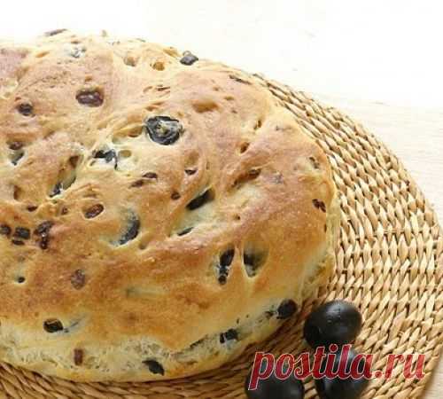 Хлеб с луком и маслинами