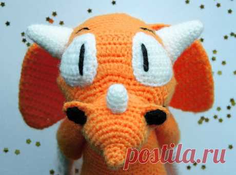 PDF Дракончик Апельсюша. FREE amigurumi crochet pattern. Бесплатный мастер-класс, схема и описание для вязания игрушки амигуруми крючком. Вяжем игрушки своими руками! Дракон, динозавр, динозаврик, dragon, dino, dinosaur, drache. #амигуруми #amigurumi #amigurumidoll #amigurumipattern #freepattern #freecrochetpatterns #crochetpattern #crochetdoll #crochettutorial #patternsforcrochet #вязание #вязаниекрючком #handmadedoll #рукоделие #ручнаяработа #pattern #tutorial #häkeln