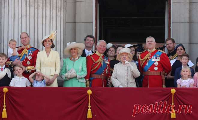 Меган сияла, Гарри был «мрачен»: что случилось с настроением принца во время празднования дня рождения королевы? | Краше Всех