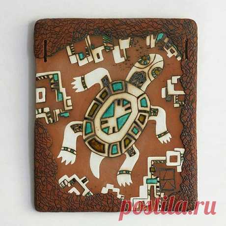 Черепаха (39×33cm). #dakuceramics__sale  #паннокерамическое  #ceramicpanel #wallceramics #панно #авторскаякерамика #интерьернаякерамика  #interiorceramics  #керамикавинтерьере #чаша #керамическаячаша #ceramicbowl