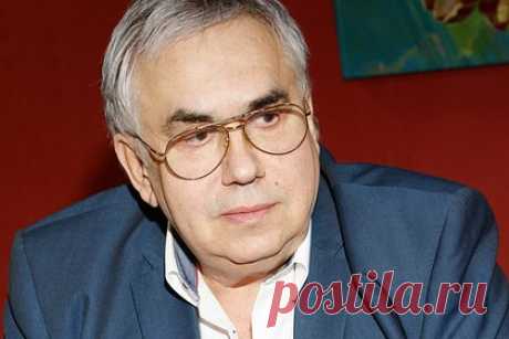 Садальский раскрыл причину скитаний Пугачевой по миру. Актер театра и кино, радиоведущий, заслуженный артист РСФСР Станислав Садальский раскрыл причину, по которой эстрадная певица Алла Пугачева скитается по миру. По его словам, артистка вынуждена постоянно менять свое местоположение, так как является «рабой любви» и всюду следует за супругом Максимом Галкиным.