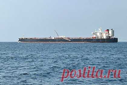 В Индии оценили влияние кризиса в Красном море на поставки нефти. Обстрелы танкеров и торговых судов в Красном море йеменскими повстанцами-хуситами из военизированной группировки «Ансар Алла» оказывают влияние на торговлю Индии. Об этом заявил министр нефти и газа азиатской страны Хардип Сингх Пури. Однако говорить об остром кризисе преждевременно.