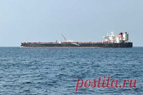 В Индии оценили влияние кризиса в Красном море на поставки нефти. Обстрелы танкеров и торговых судов в Красном море йеменскими повстанцами-хуситами из военизированной группировки «Ансар Алла» оказывают влияние на торговлю Индии. Об этом заявил министр нефти и газа азиатской страны Хардип Сингх Пури. Однако говорить об остром кризисе преждевременно.