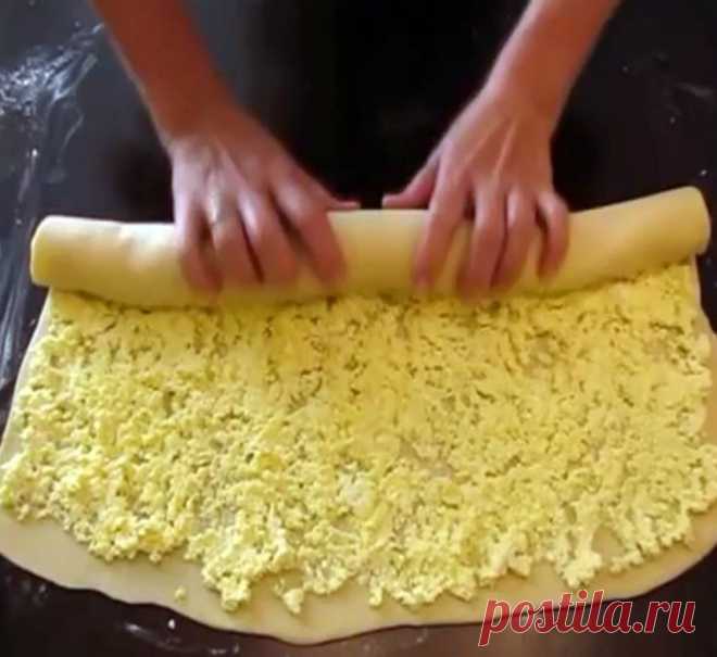 ТВОРОЖНЫЕ ЗАВИТУШКИ в СМЕТАННОЙ ЗАЛИВКЕ Сказать что это вкусно- это ничего не сказать-это просто ФАНТАСТИЧЕСКИ, НЕРЕАЛЬНО ВКУСНО!!!Завитушки получаются такими ВОЛШЕБНО МЯГКИМИ. В доме стоит такой умопомрачительный АРОМАТ!!! Описывать бесполезно, это нужно пробовать! 

В этом рецепте творожные завитушки сразу же после выпечки заливают сметанной заливкой, плотно укупоривают и в таком виде оставляют до полного остывания. В результате завитушки получаются такими волшебно мягки...