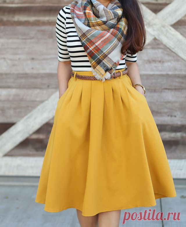 This outfit is everything! It has all my favorite things – mustard, stripes and plaid. This just screams fall doesn’t it? I’m obsessed with this gorgeous mustard pleated skirt! I love when an outfit m