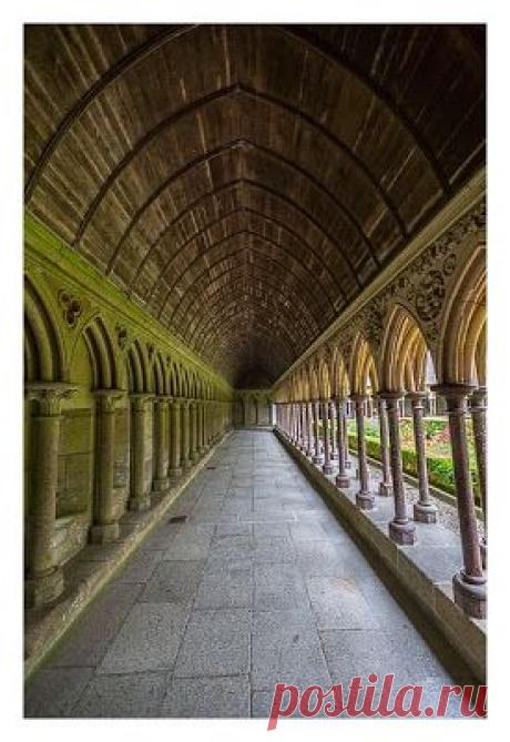 Mont Saint Michel - Säulen am Kreuzgang | Pinterest • Всемирный каталог идей