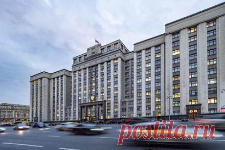 В Госдуме проверят данные о финансировании противников QR-кодов. Глава комитета Государственной Думы по безопасности и противодействию коррупции Василий Пискарев заявил, что некоторые организации, которые являются противниками введения QR-кодов, подпитываются финансами из-за рубежа. По его словам, в этом вопросе нужно внимательно разобраться.